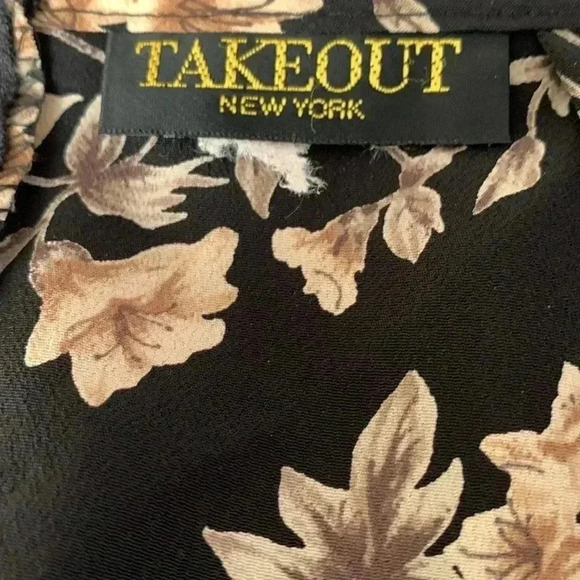 Takeout skirt, lightweight  with gold toned flowers on black - Picture 3 of 3